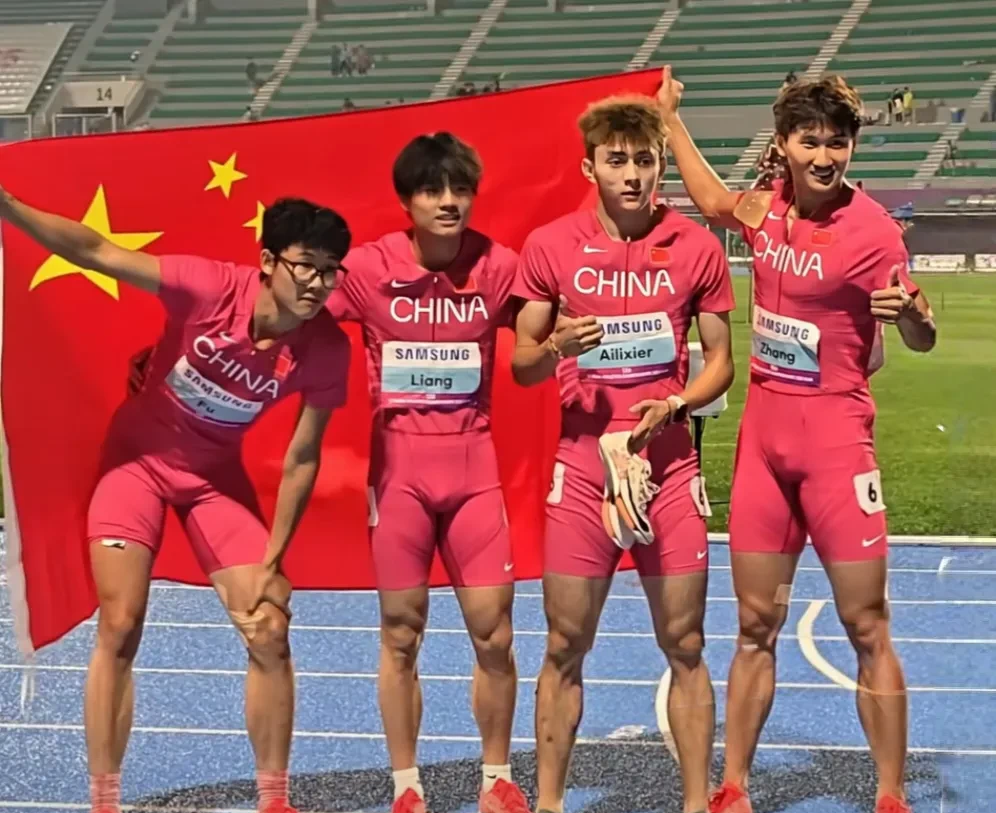 C7娱乐官方网站-波澜起伏的比赛，球员们为荣耀奋力拼搏(波澜起伏下一句)